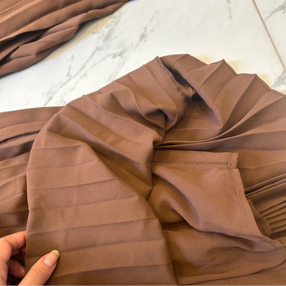 Elegant Brown Women's Jumpsuit with Belt - Picture 7 of 10